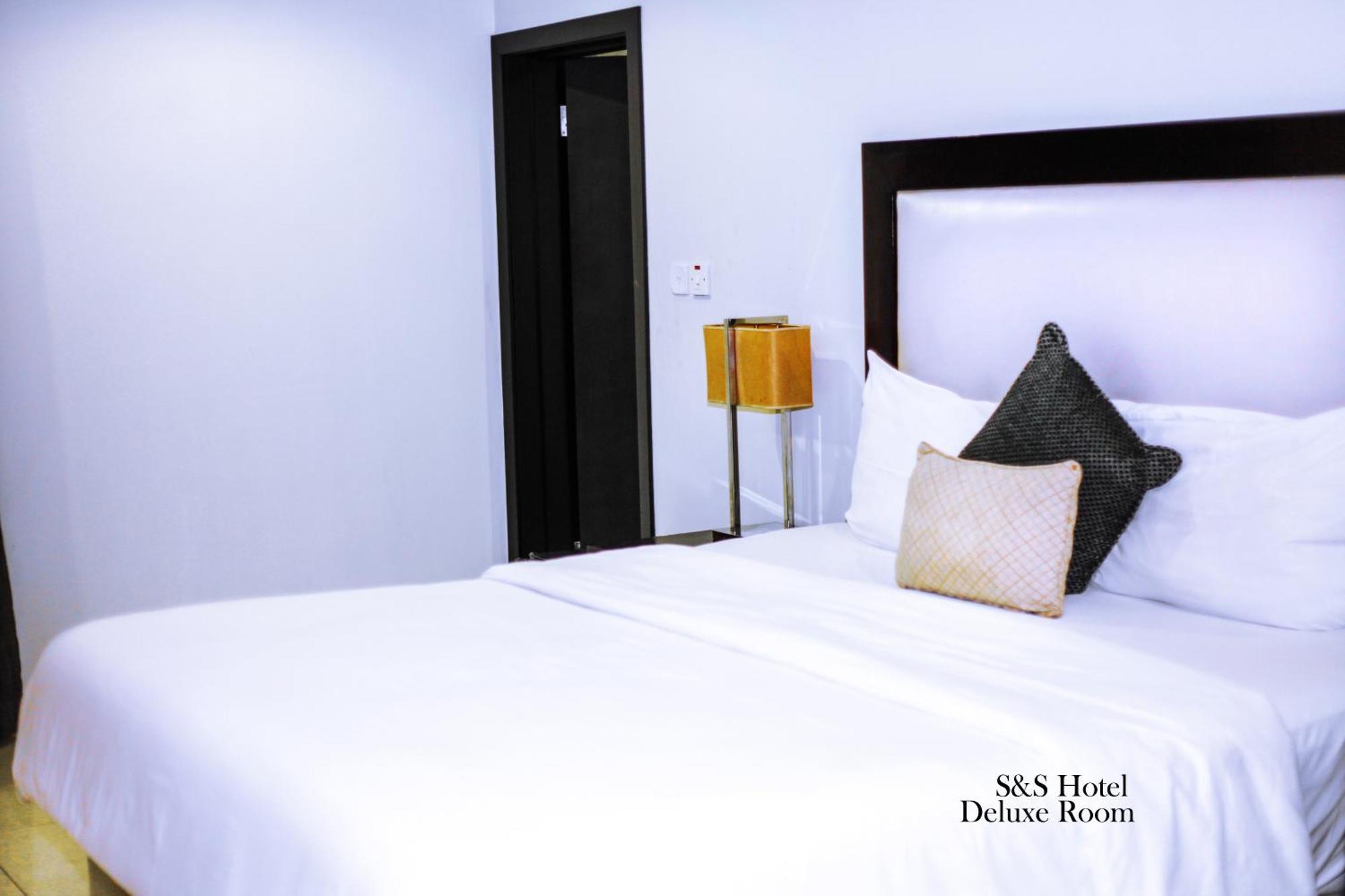 S & S Hotel & Suites Лагос Экстерьер фото