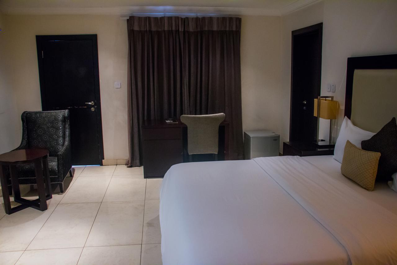 S & S Hotel & Suites Лагос Экстерьер фото