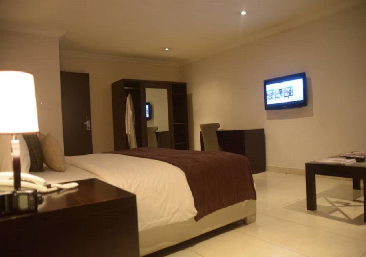 S & S Hotel & Suites Лагос Экстерьер фото