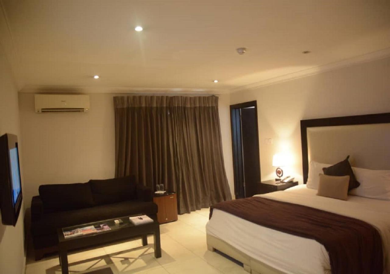 S & S Hotel & Suites Лагос Экстерьер фото