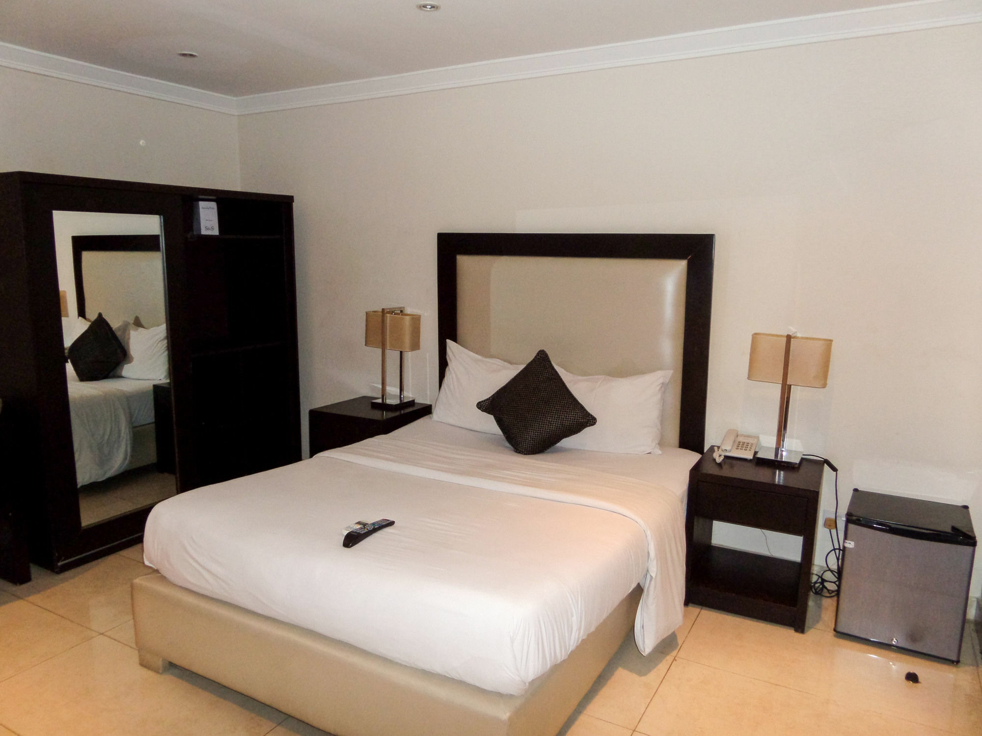 S & S Hotel & Suites Лагос Экстерьер фото